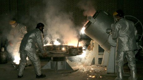 សាធារណះមតិអន្តរជាតិអំពីការដែលអ៊ីរ៉ង់ប្រកាសចាប់ ផ្តើមចម្រាញ់សារធាតុ uranium.